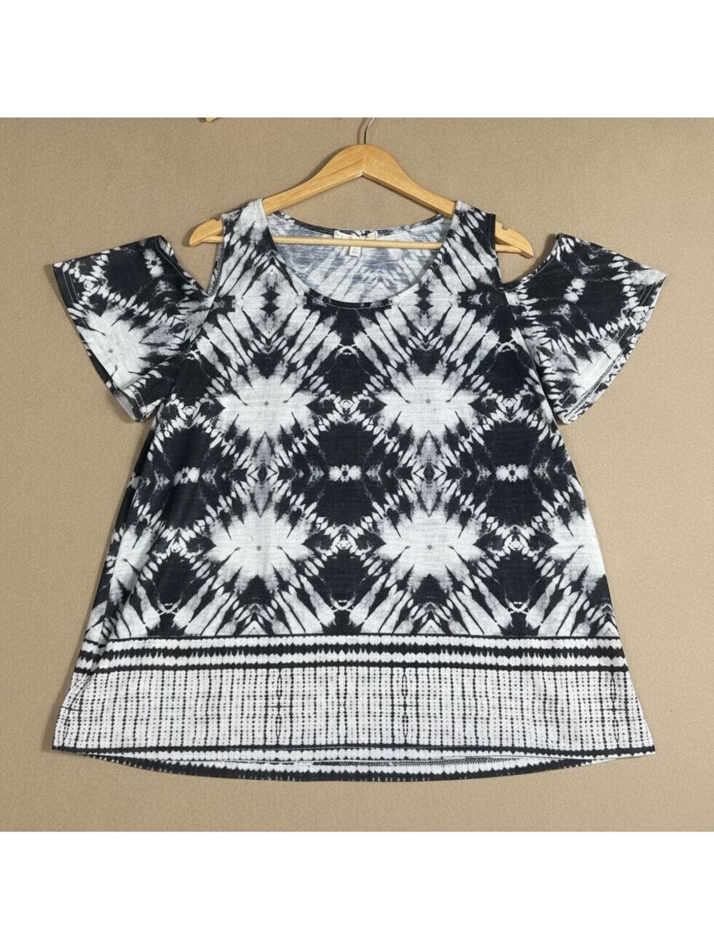 Weekend Suzanne Betro Bohemian Black White Tie-Dye Cold Shoulder Top Size 1X